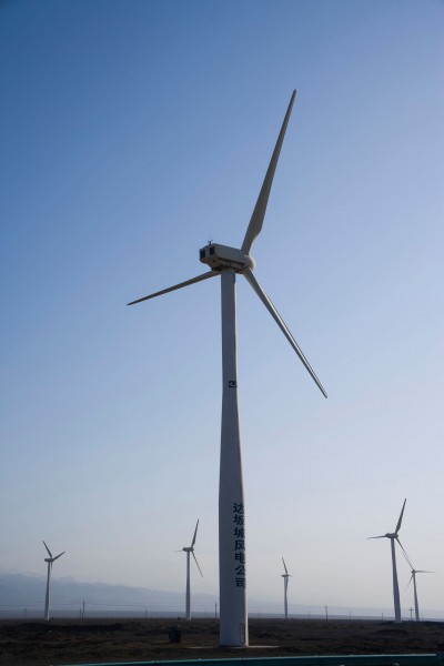 新疆达坂城风力发电机图片(7张)