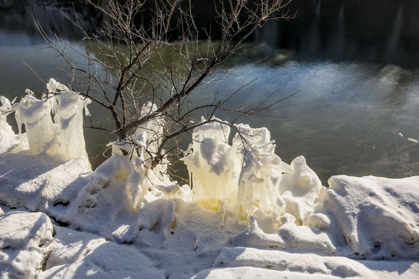 黑龙江吊水楼瀑布风景图片(9张)