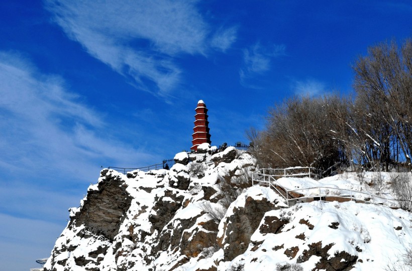 新疆红山雪景图片(16张)