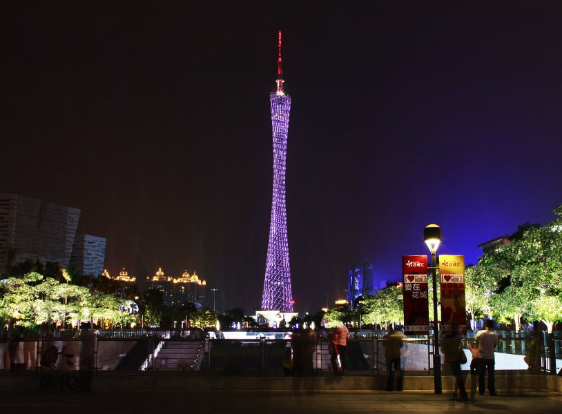 广东广州花城广场夜景图片(12张)