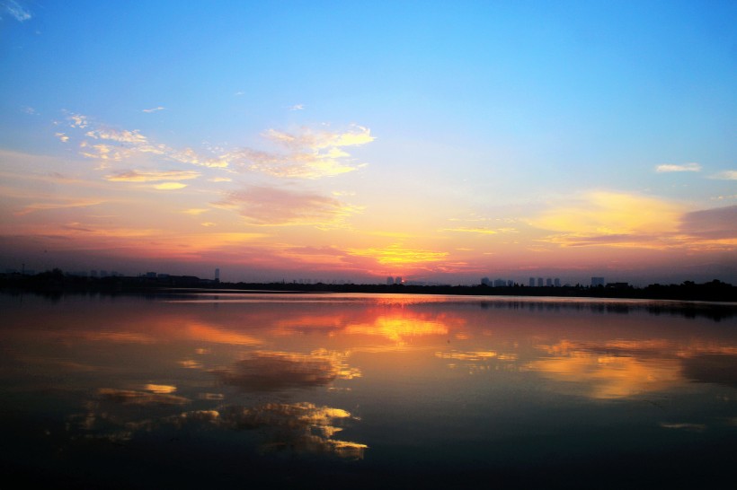 湖北汤逊湖日出风景图片(13张)