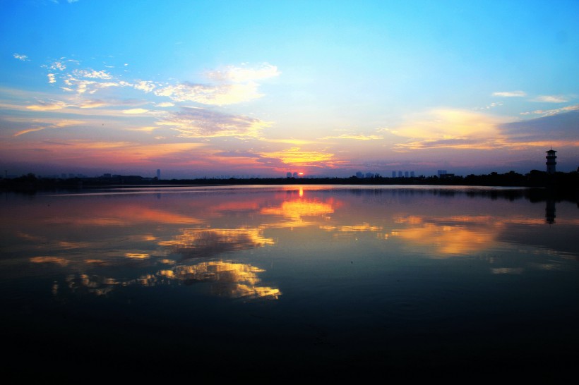 湖北汤逊湖日出风景图片(13张)