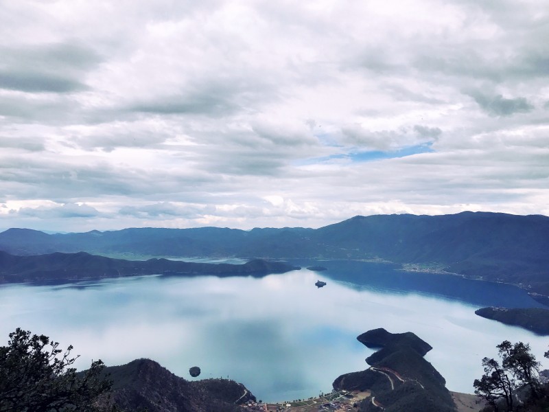 云南泸沽湖风景图片(12张)