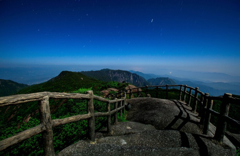 广西桂林猫儿山夜景图片(5张)