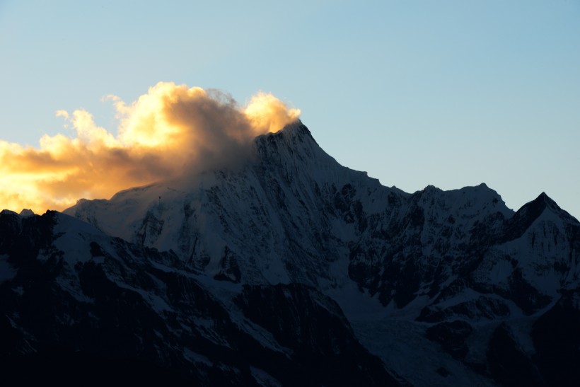 云南梅里雪山风景图片(19张)