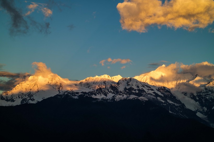 云南梅里雪山日出风景图片(15张)