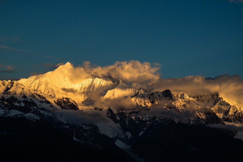 云南梅里雪山日出风景图片(15张)