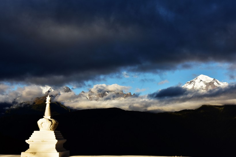 云南梅里雪山风景图片(8张)