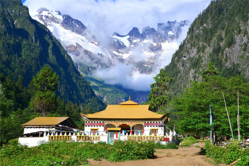 云南梅里雪山风景图片(32张)