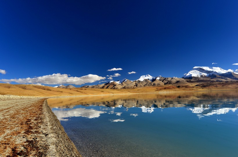 西藏拉昂错湖风景图片(8张)