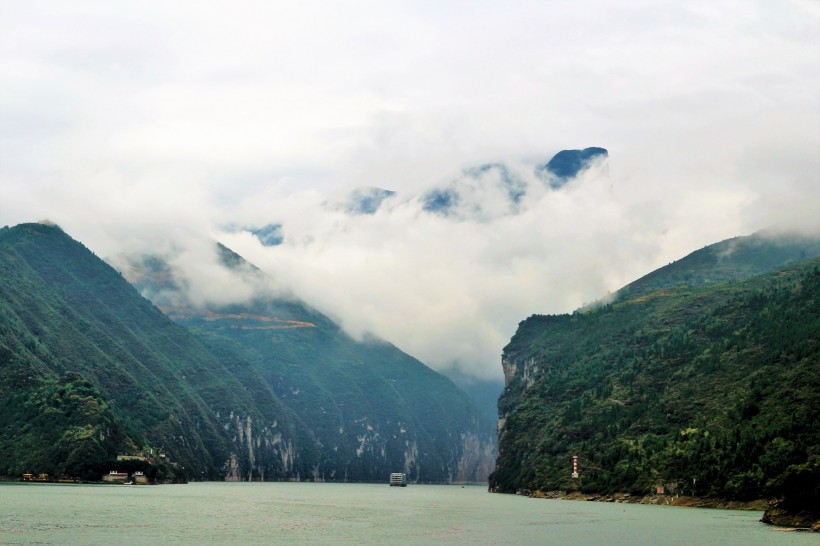 重庆长江三峡云雾风景图片(12张)