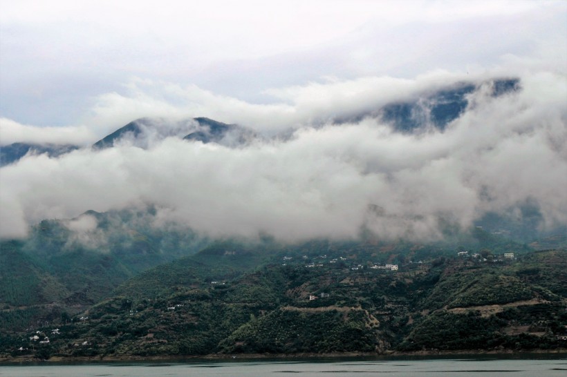 重庆长江三峡云雾风景图片(12张)