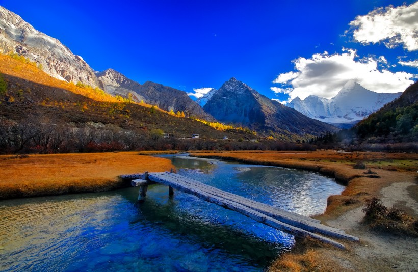 盛夏的四川稻城亚丁风景图片(23张)