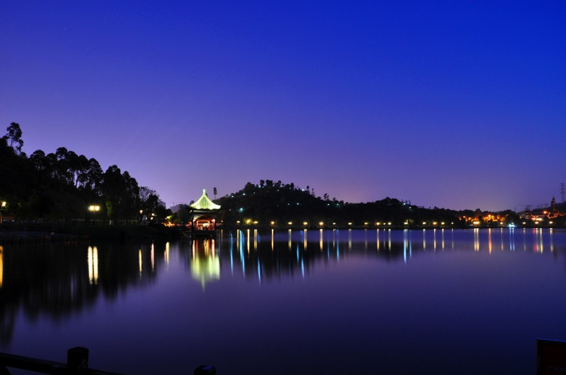 云南神女湖夜景图片(11张)