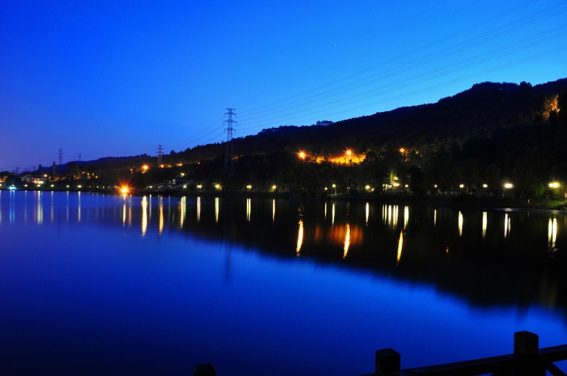 云南神女湖夜景图片(11张)