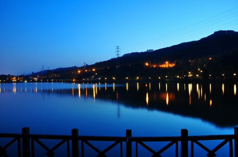 云南神女湖夜景图片(11张)