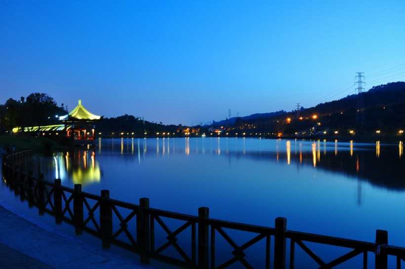 云南神女湖夜景图片(11张)