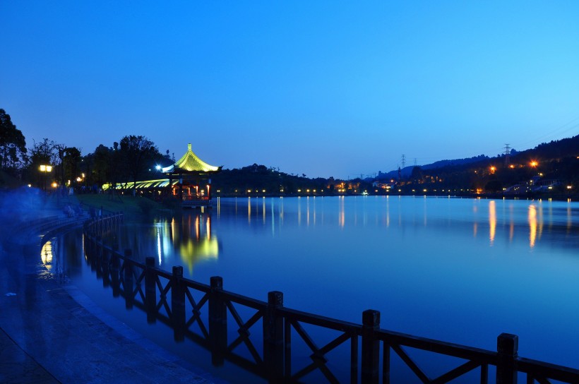 云南神女湖夜景图片(11张)