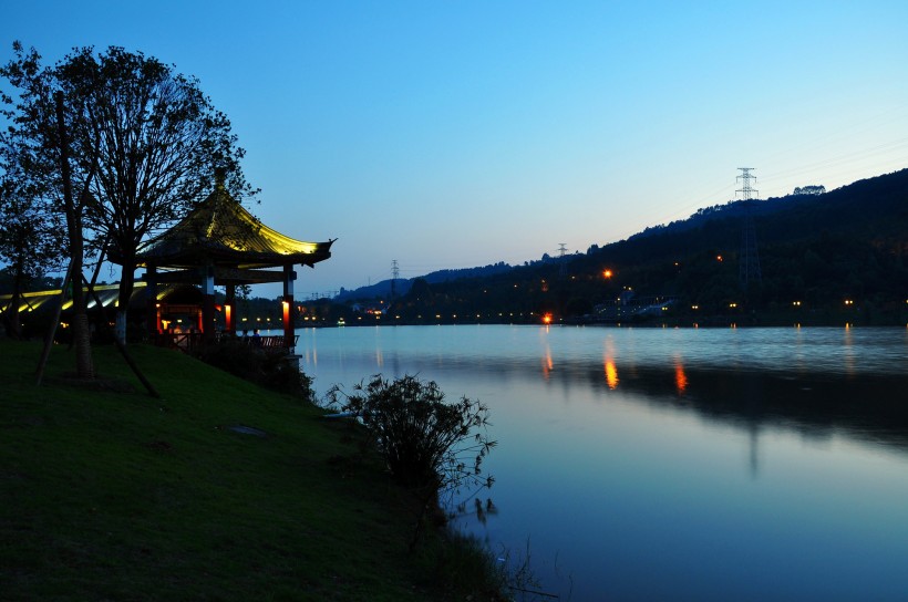 云南神女湖夜景图片(11张)