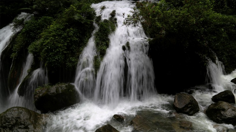 四川黄龙飞瀑风景图片(11张)