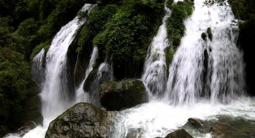 四川黄龙飞瀑风景图片(11张)