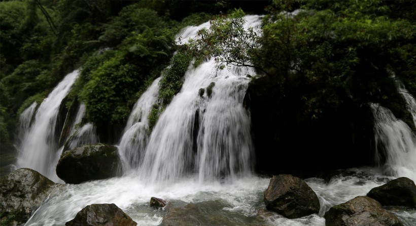 四川黄龙飞瀑风景图片(11张)