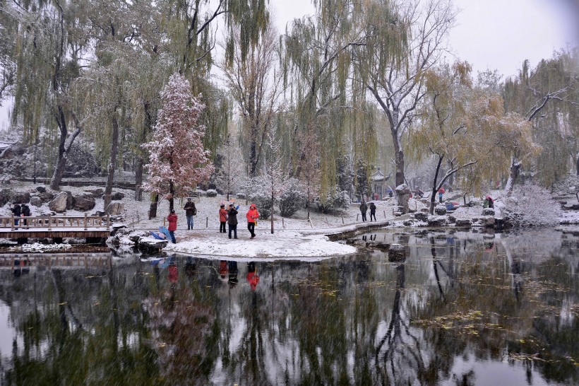 雪中陶然亭公园图片(11张)