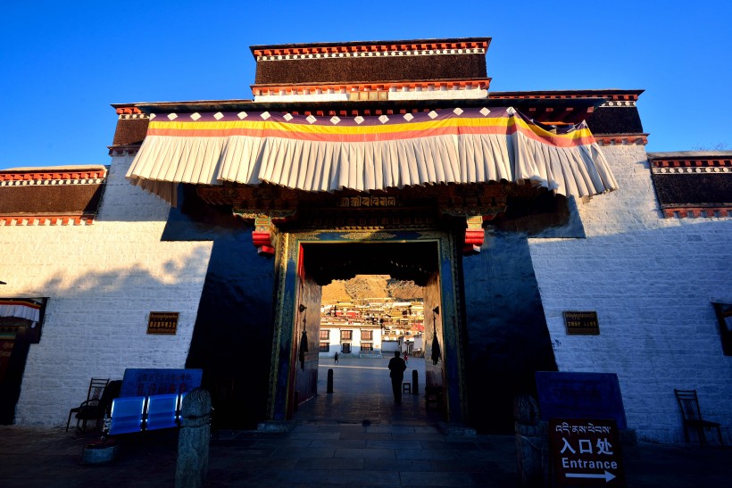 西藏扎什伦布寺风景图片(9张)