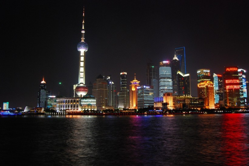 夜晚的上海东方明珠广播电视塔图片(12张)