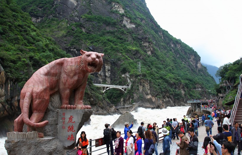 云南玉龙虎跳峡风景图片(12张)