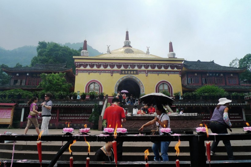 四川峨眉山万年寺风景图片(11张)