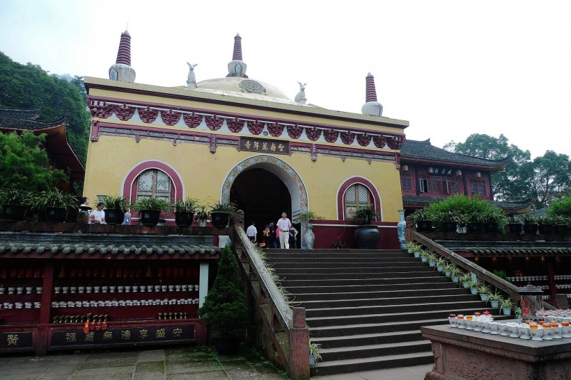 四川峨眉山万年寺风景图片(11张)