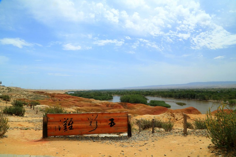 新疆阿勒泰五彩滩风景图片(12张)
