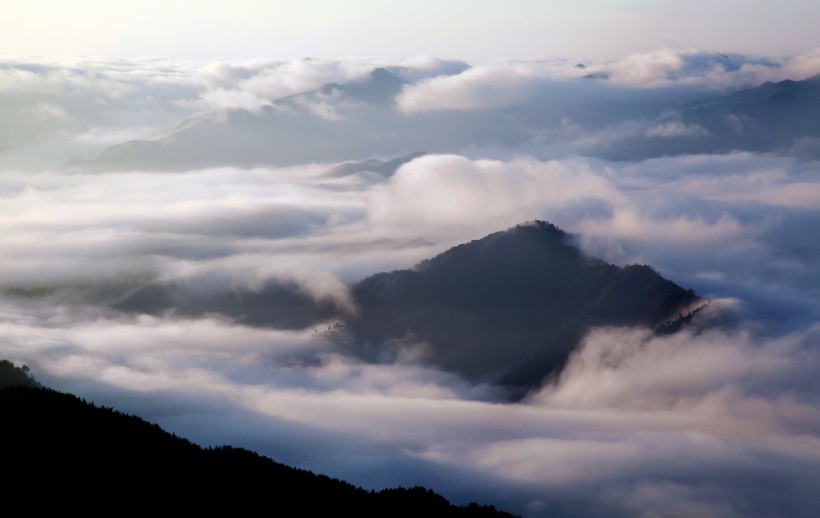 雾锁阳明山风景图片(8张)