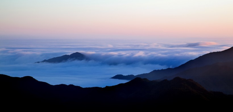 雾锁阳明山风景图片(8张)