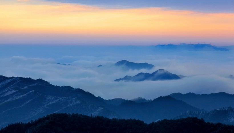 雾锁阳明山风景图片(8张)