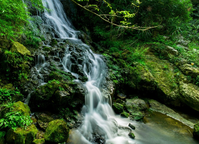 贵州香火岩的溪水风景图片(10张)
