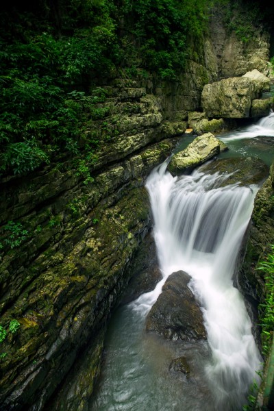贵州香火岩的溪水风景图片(10张)