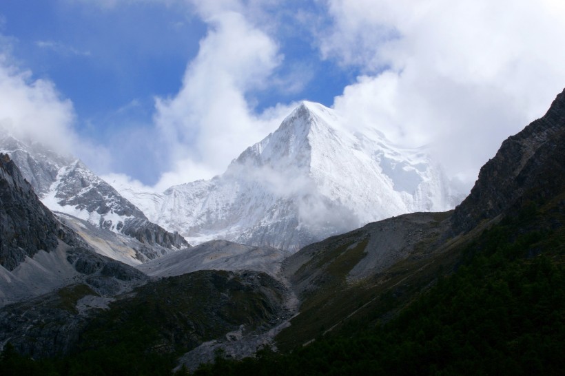 四川仙乃日雪山风景图片(9张)