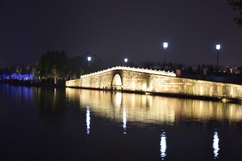 浙江杭州西湖夜景图片(13张)