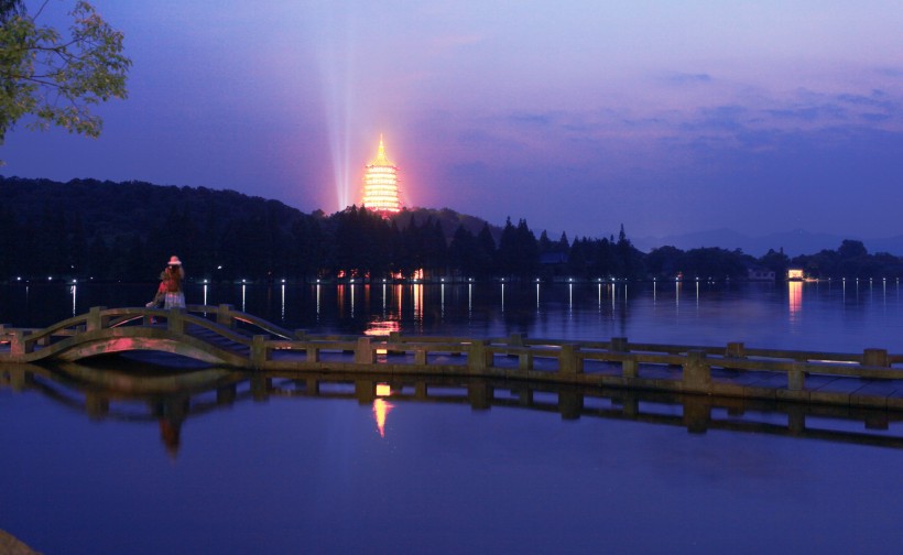 杭州西湖的夜景图片(23张)