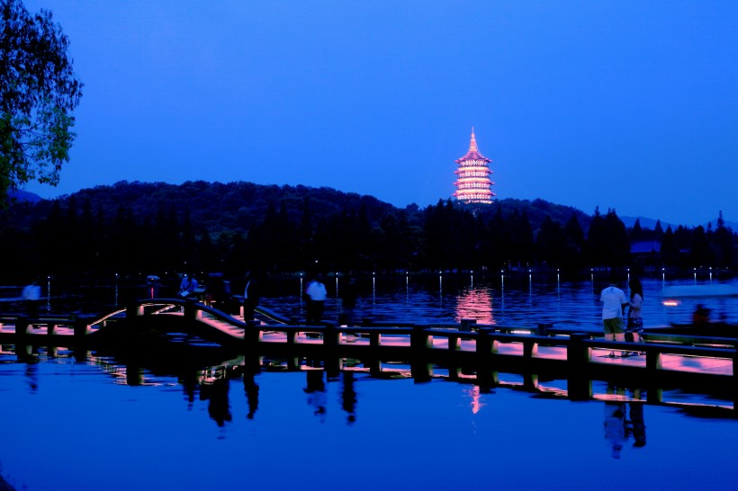 杭州西湖的夜景图片(23张)
