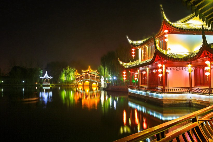 浙江嘉兴西塘古镇西门夜景图片(9张)