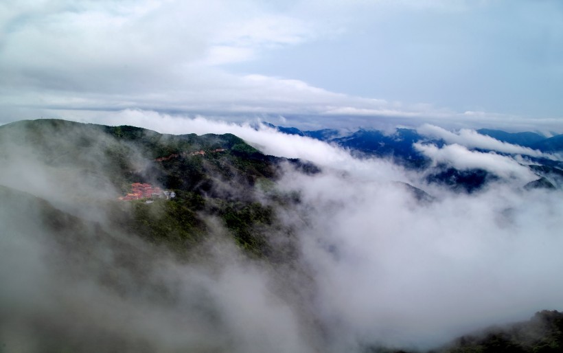 雾锁阳明山风景图片(8张)