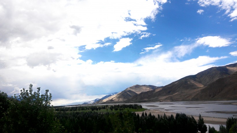 西藏雅鲁藏布江风景图片(8张)