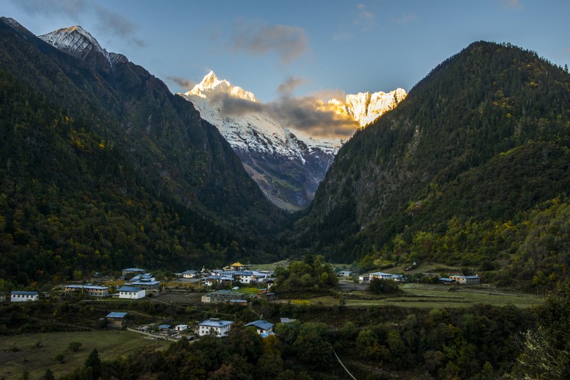 云南雨崩村风景图片(11张)