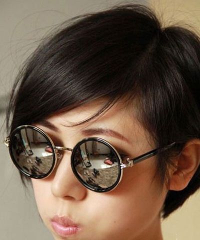 闪亮街头的女生戴眼镜发型图片[7P]