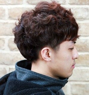 非常随意的男士满头小卷发发型图片[5P]