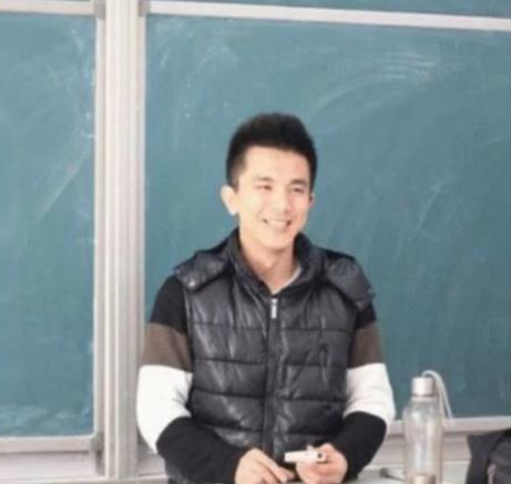 2014男生流行短发 最帅高数老师寸头发型爆红[6P]