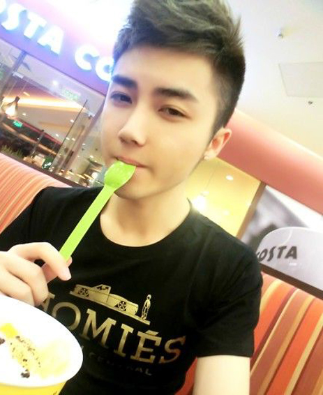 男士短发莫西干飞机头烫发发型图片[10P]